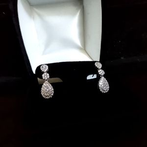 14k 1.05 Diamond Dangling Earrings